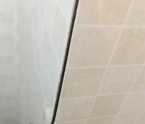兴义瓷砖空鼓维修公司分享阳台瓷砖脱落的修复过程可以分为以下几个步骤